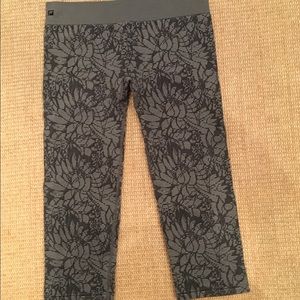 Black and Grey Floral Textured Fabletics Leggings